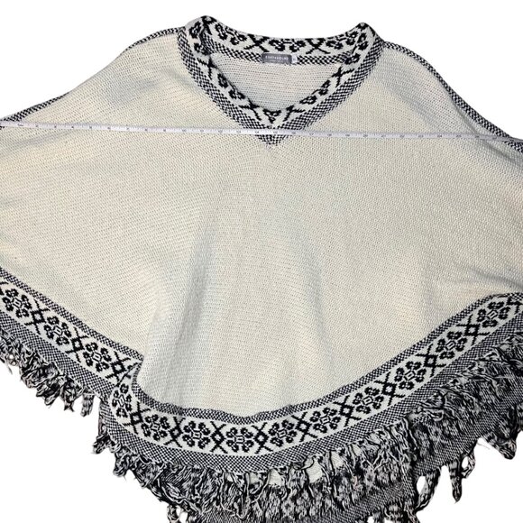 Earthbound Winter Knit Poncho Sweater XL Ivory Black Fringe Boho Western Nordic - Picture 10 of 10